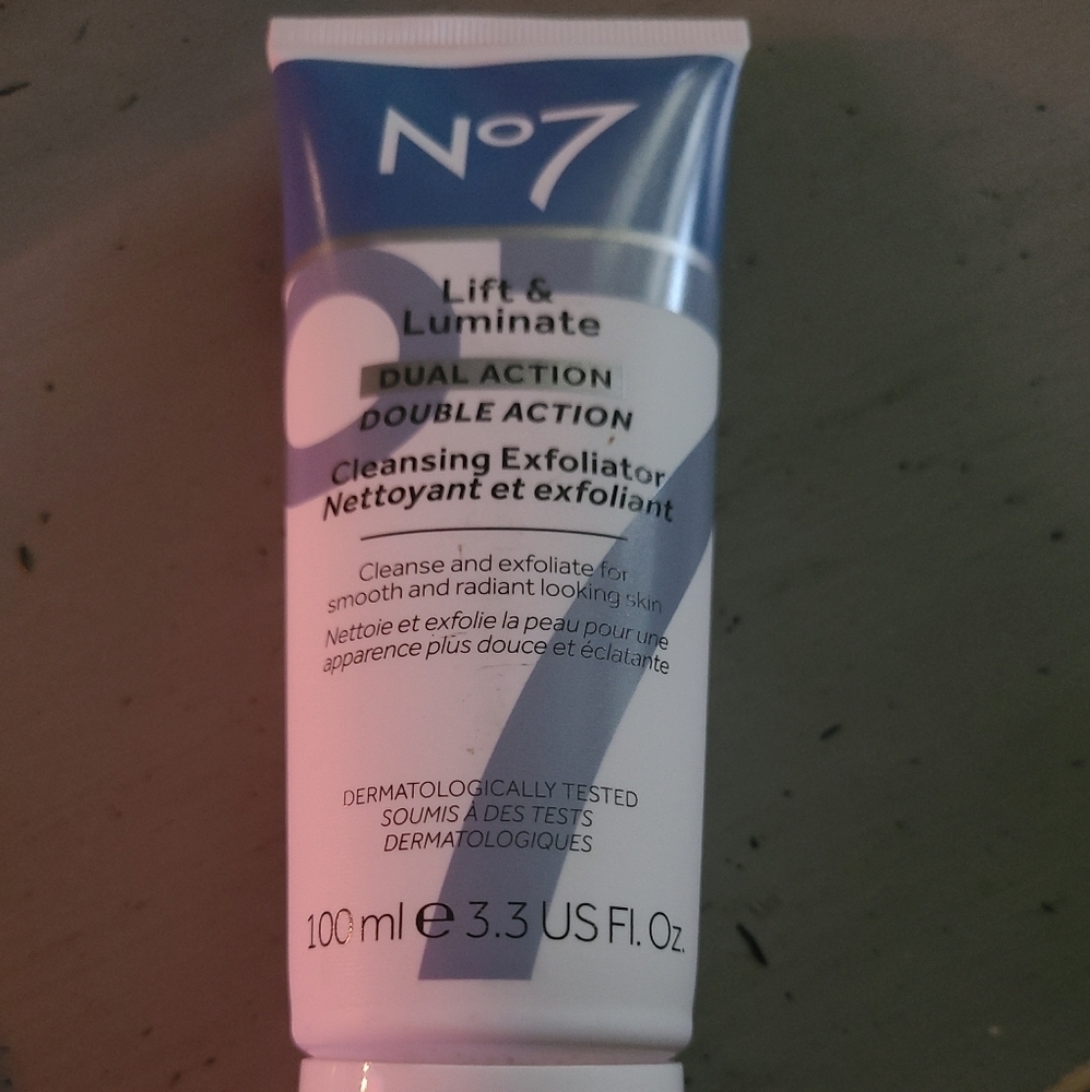 No7 dual action exfoliator